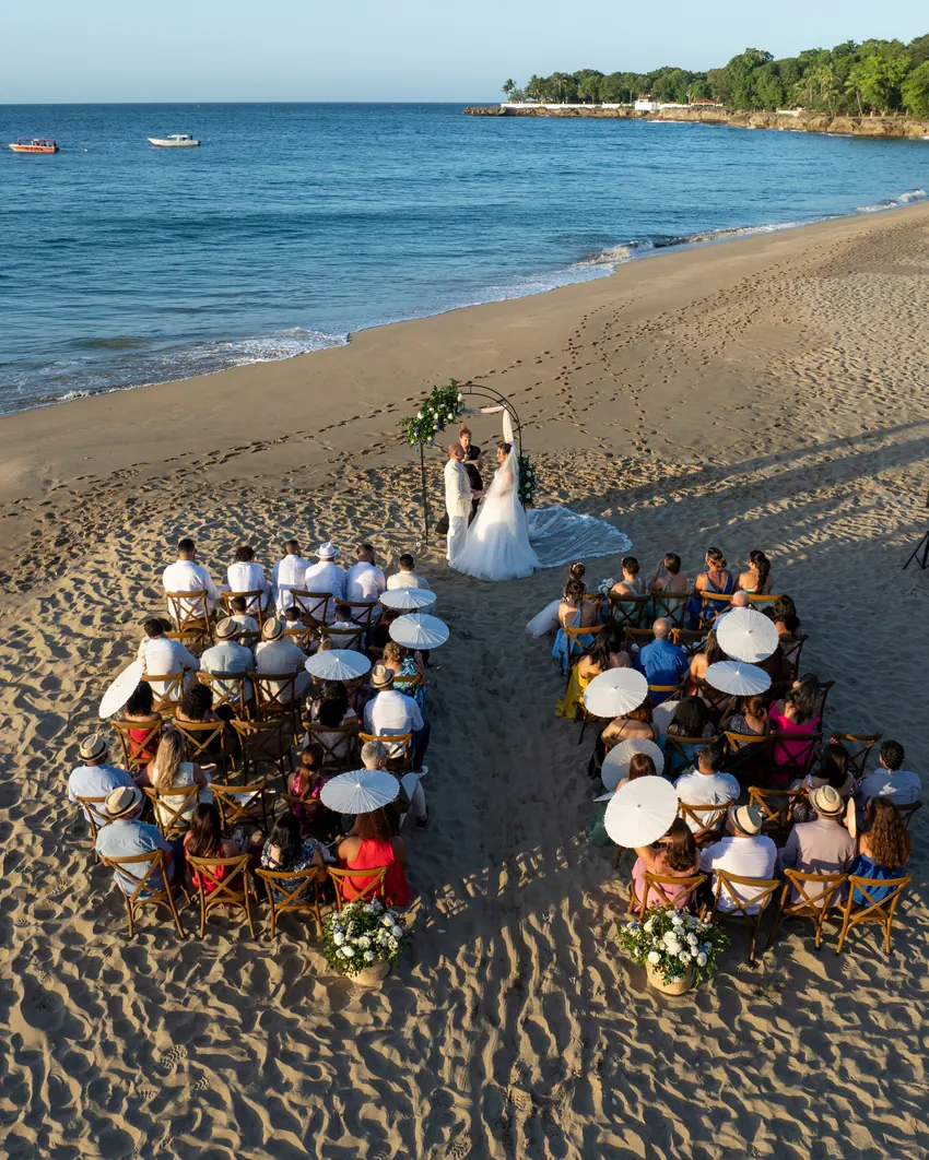 Katherine & Raul Antonio destination wedding photo, Hispaniola Diners Club